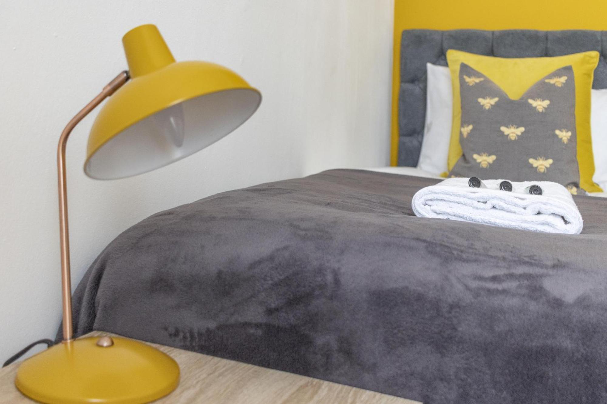 Alexandra - Large 3 Bed Perfect For Contractors, Free Parking, Fast Wifi And Great Value! Daire Plymouth Dış mekan fotoğraf